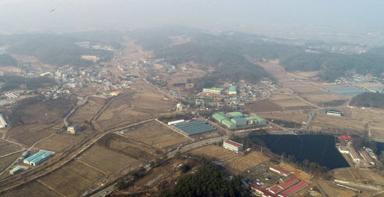 SK하이닉스가 반도체 클러스터를 조성할 예정인 용인시 처인구 원삼면 전경. SK하이닉스는 상생 생태계 조성을 위한 1조2200억원 규모의 투자 계획을 28일 내놓았다. 연합뉴스